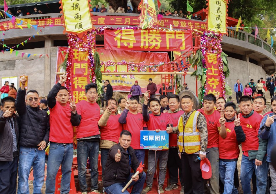 国模大尺度人体私拍