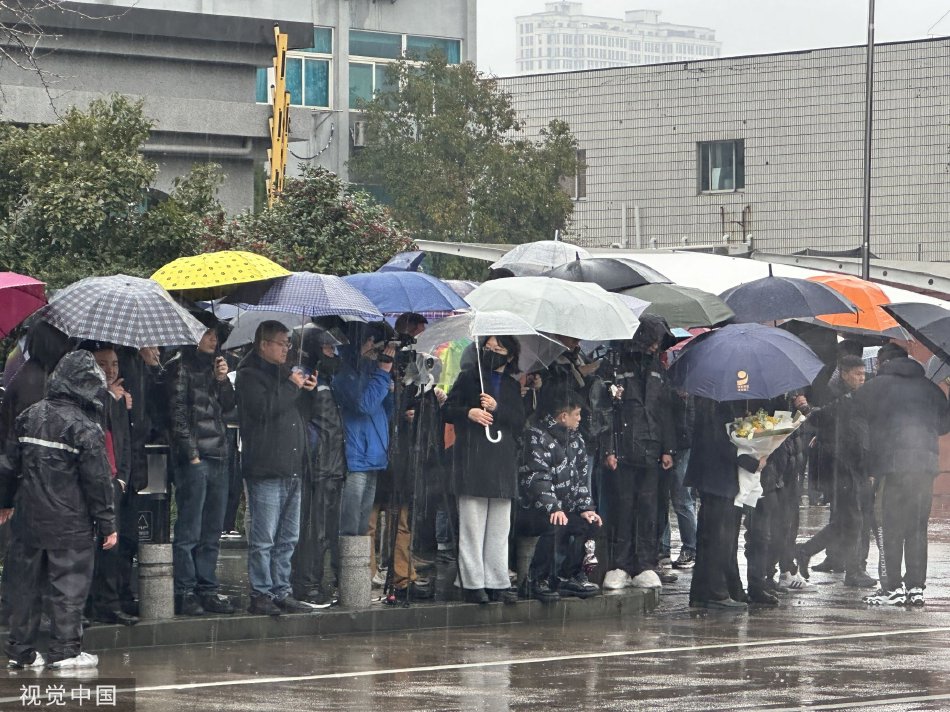 张柏芝两手扒开双腿图片大全