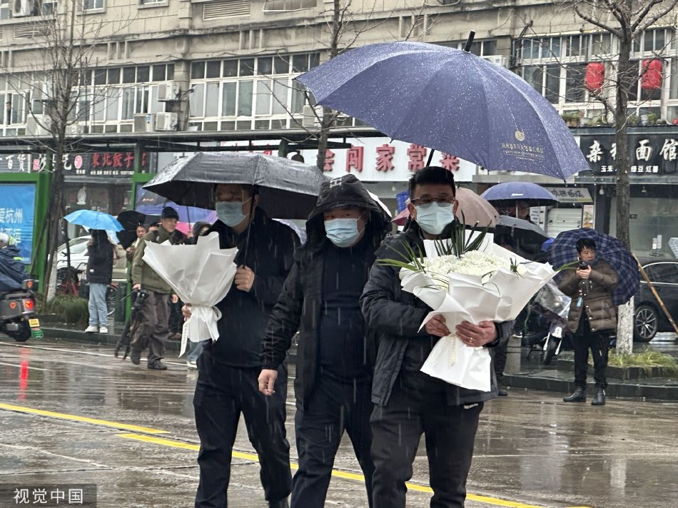 我和女同学裸体互摸