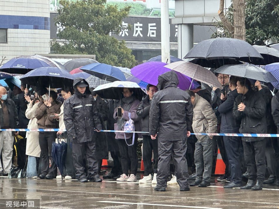 扒开 狂揉 喷水视频