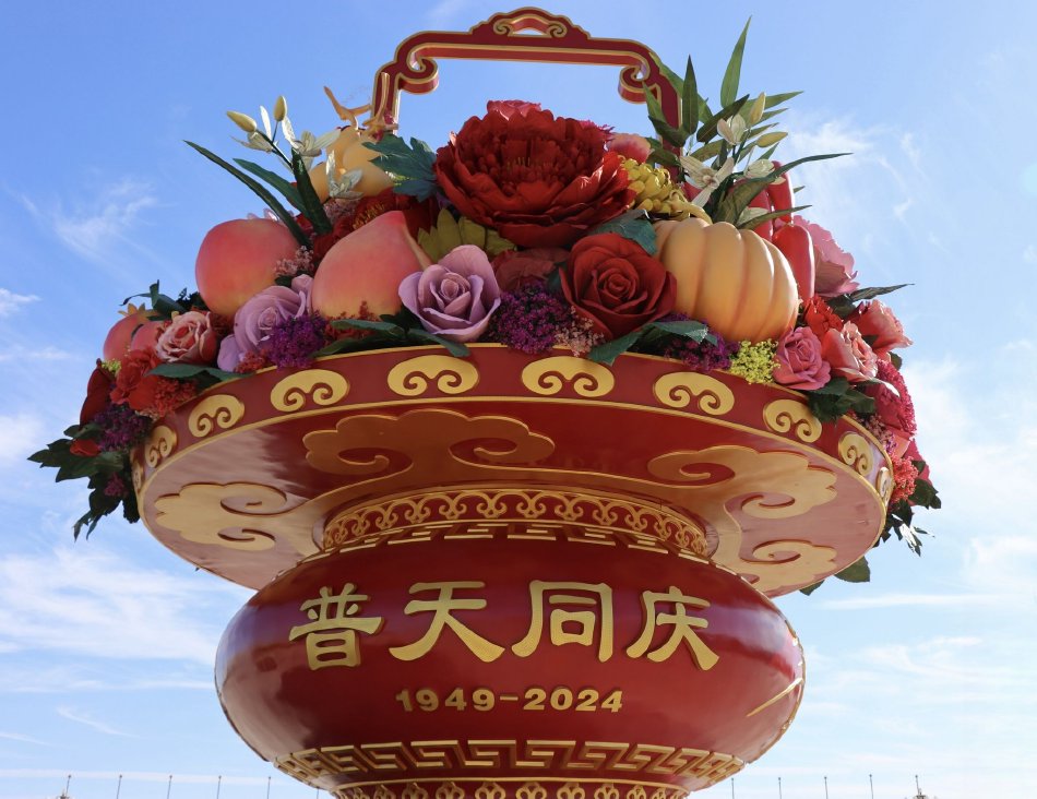 趁女朋友洗澡玩她闺蜜h