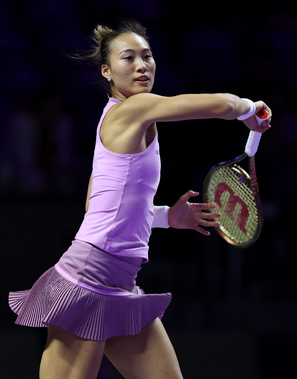 美女扒开尿口让男人捅