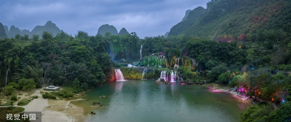 摸胸动态图