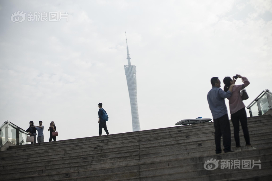 阿斯：多家俱樂部關注尼科情況，包括瓦倫西亞、貝蒂斯和黃潛等