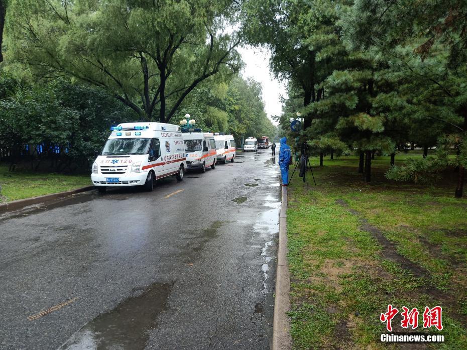 老师脱 让学生摸 中