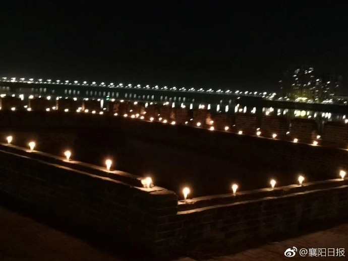 鍚婇挓 濂锩在线观看与剧情介绍