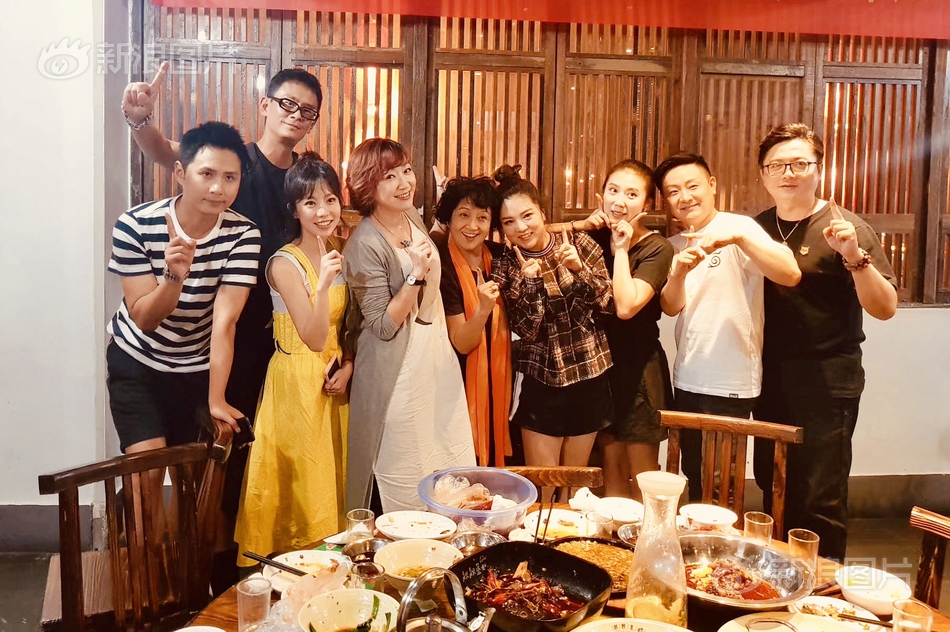 老师美女被 吸乳得到大胸动漫