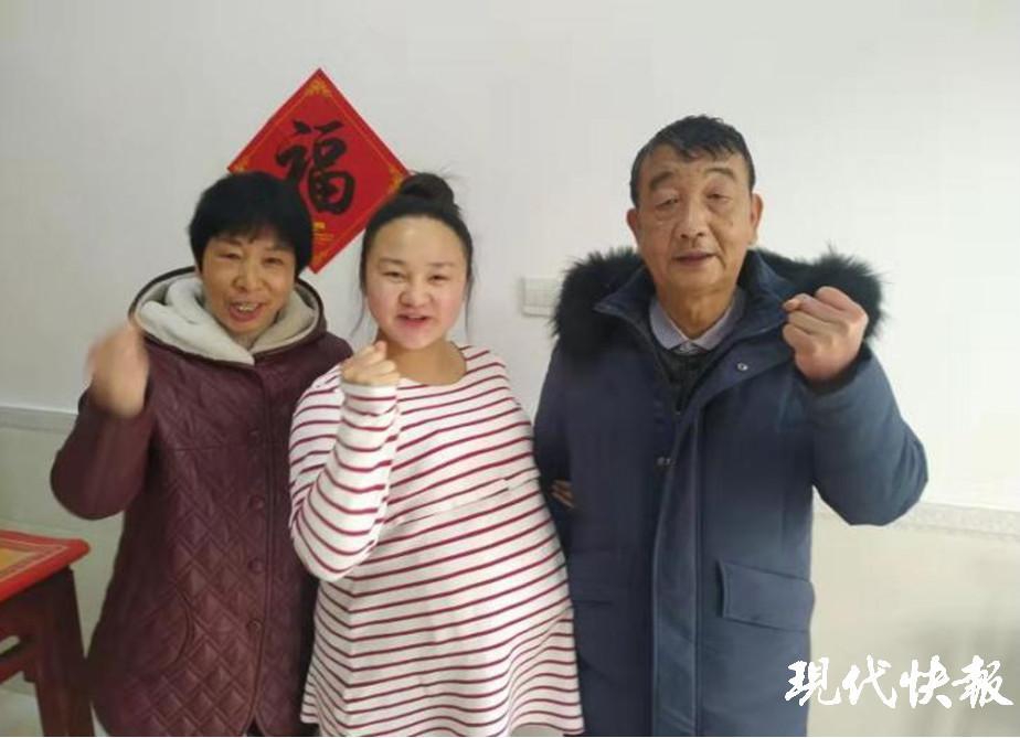 老师好紧 蕾丝丝袜和我做漫画