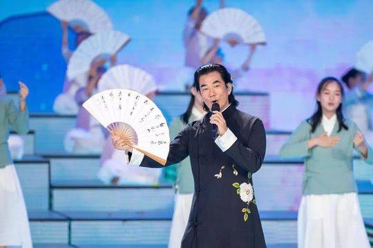 白丝校花自慰
