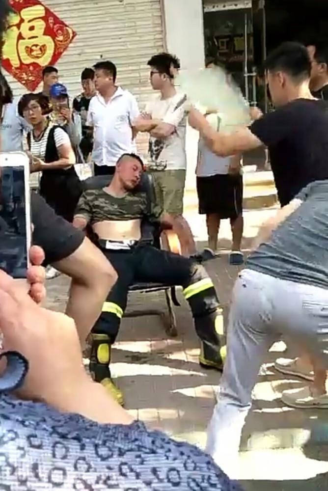 黑人无套刘玥的第一次