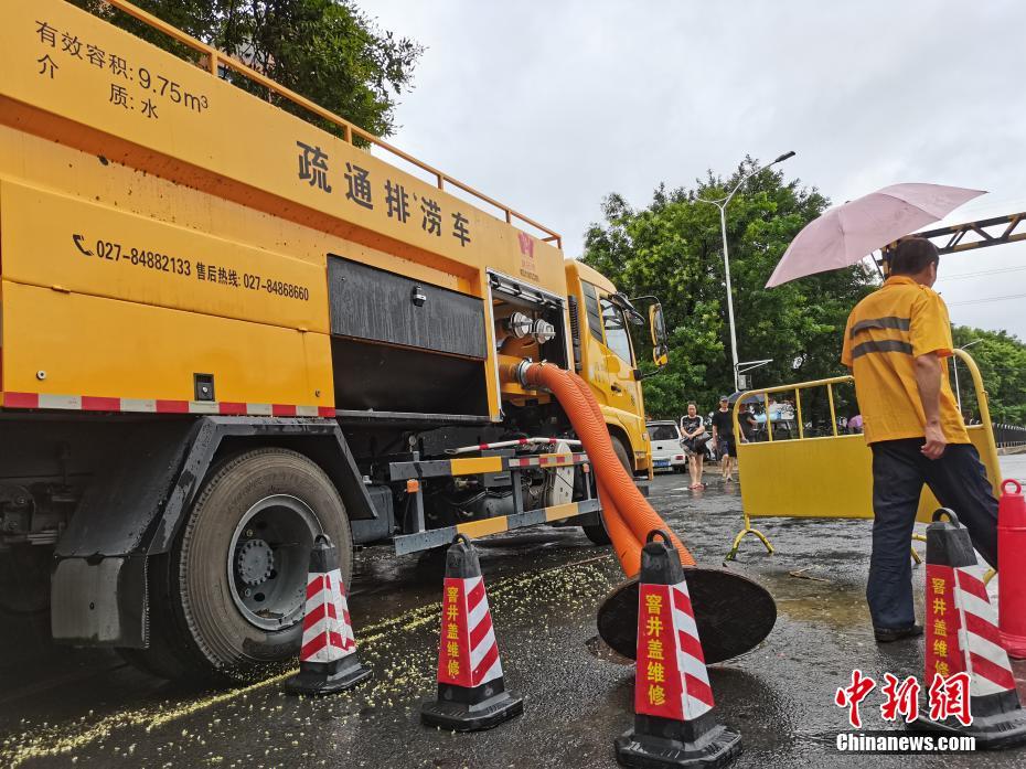 金莲高潮三级做爰