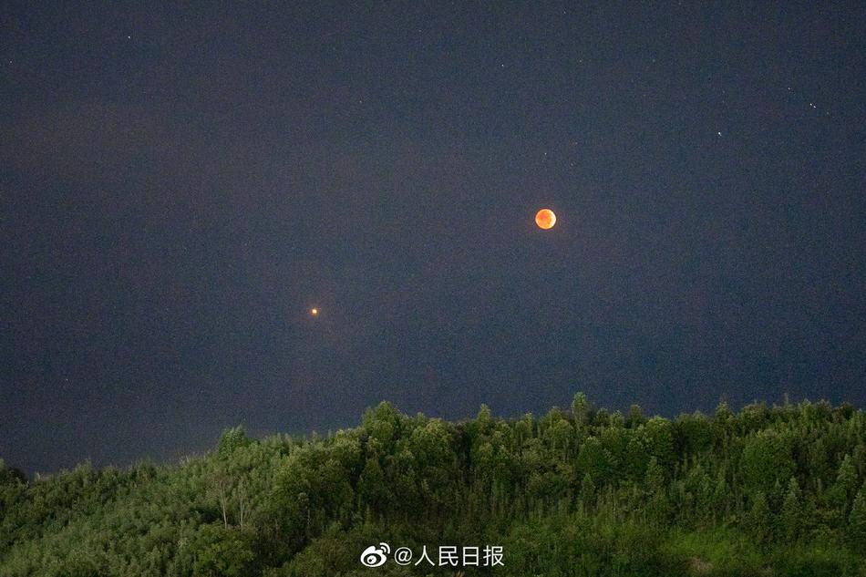 后厨美妇雪臀撞击