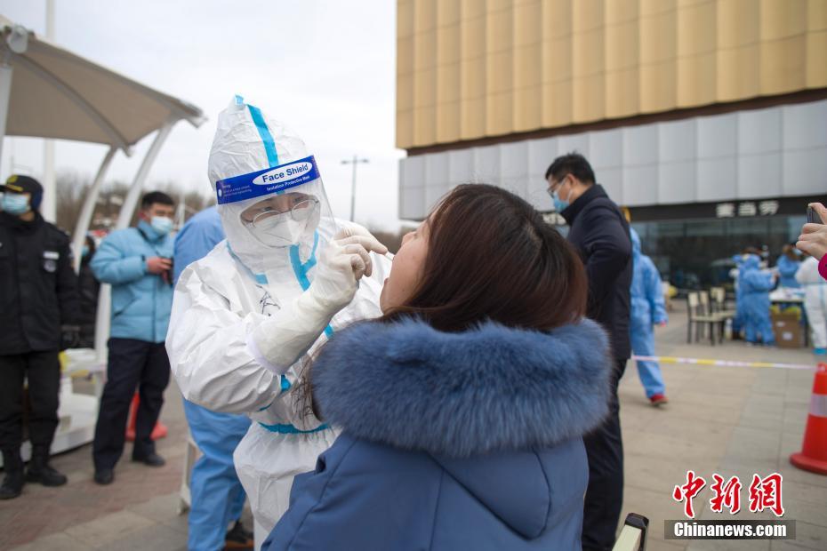 和闺蜜玩3p被八个男人一起