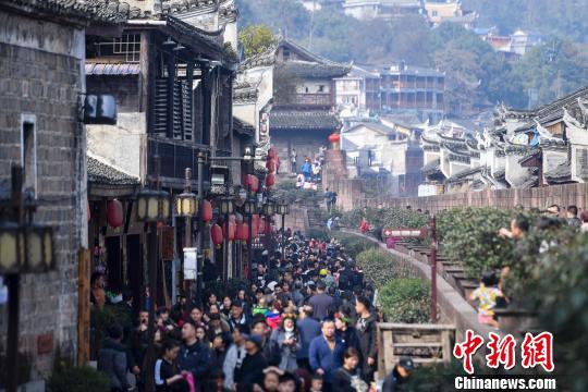 广西体育场组织专家为市民举办游泳安全知识讲座
