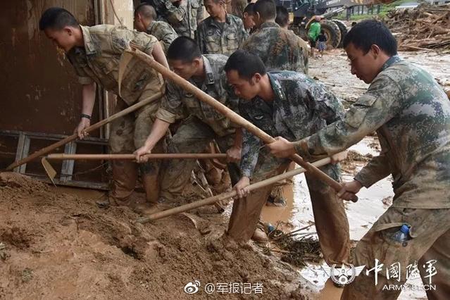被巨大黑人整得翻白眼