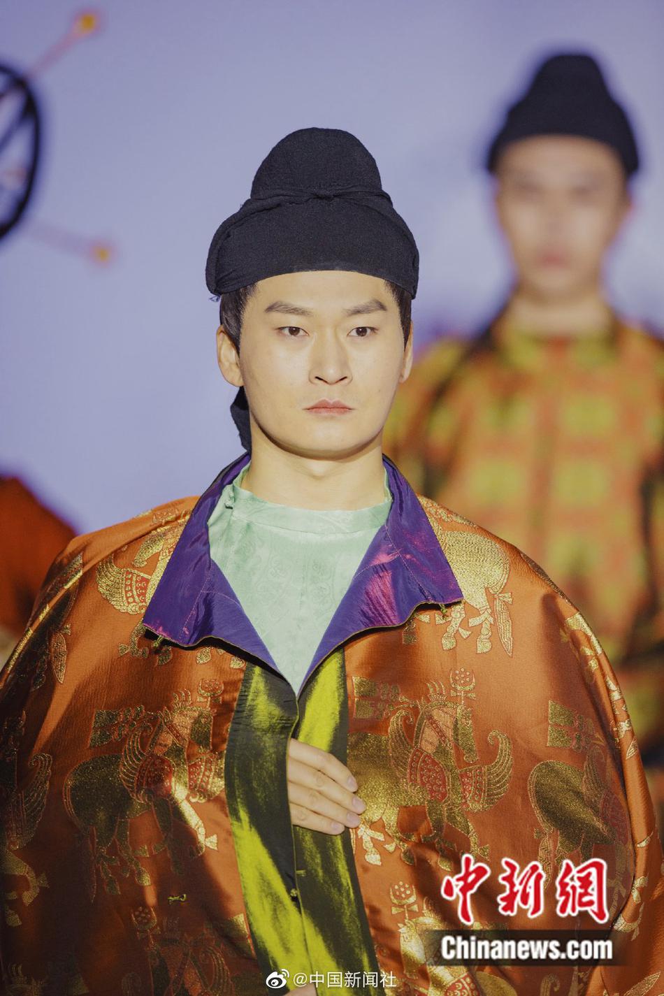 亚洲富婆按摩性爱网