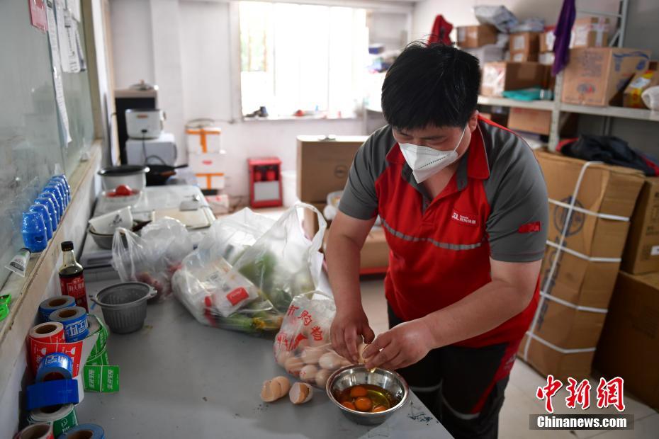 美女张开腿让男生桶