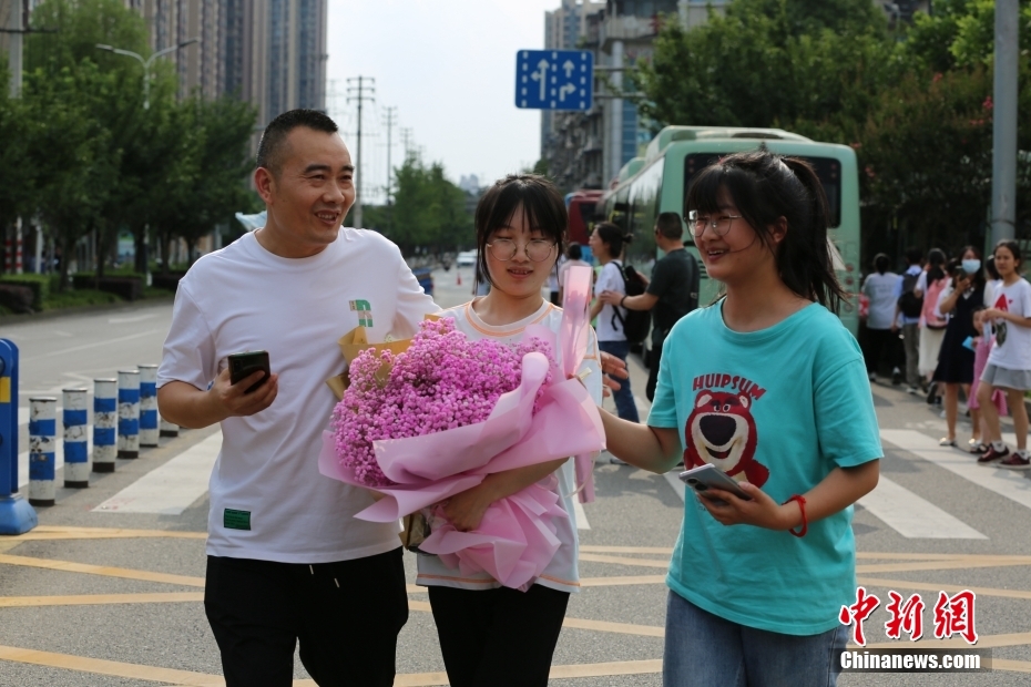 男仆撑开 让人玩弄动漫