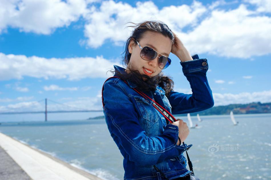 在桌下含她的花蒂和舌头H视频