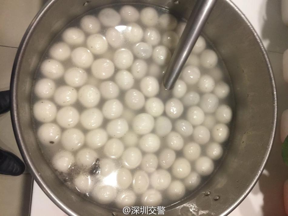 打扑克剧烈摇床