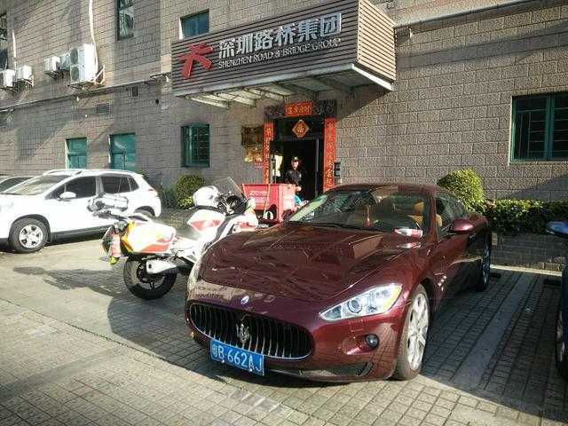 两辆玛莎拉蒂在深圳尴尬撞脸 都是真的