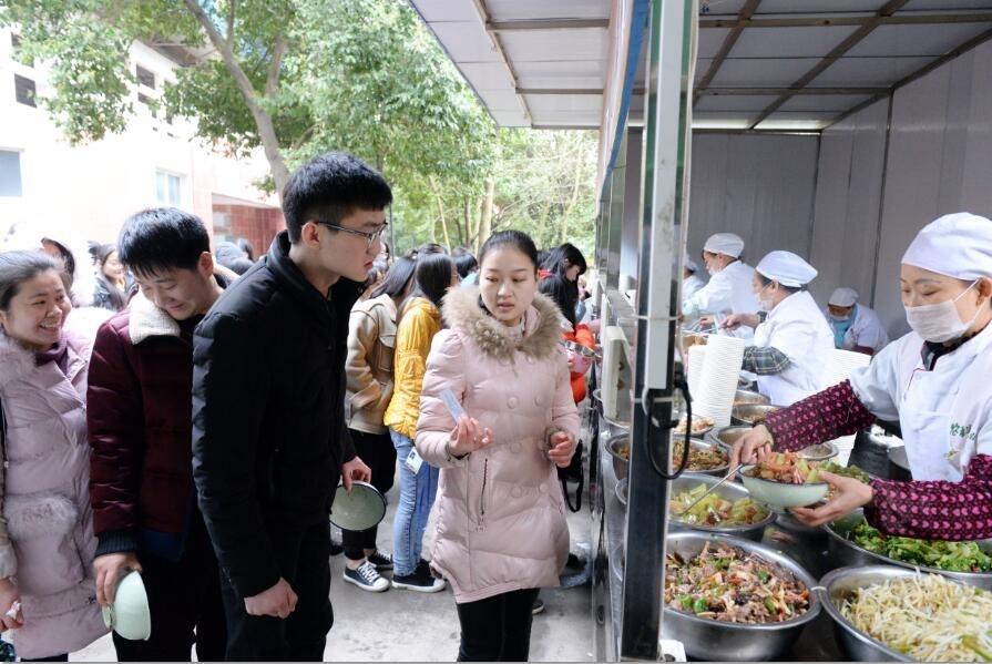 校花主动掀开Jk露出白色内裤