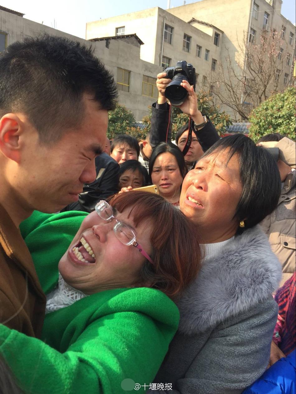 女生把腿张开让男生桶