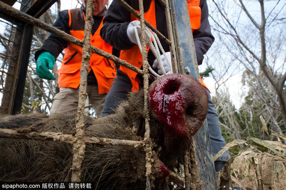 男人的 伸到 屁股
