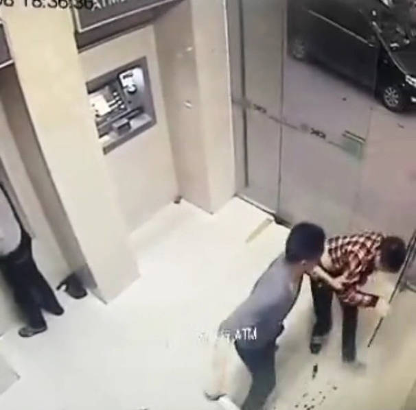 夹腿自慰