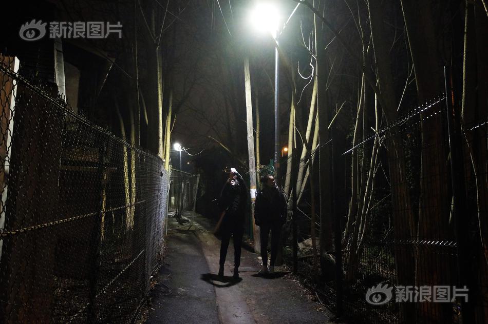 白丝校花自慰