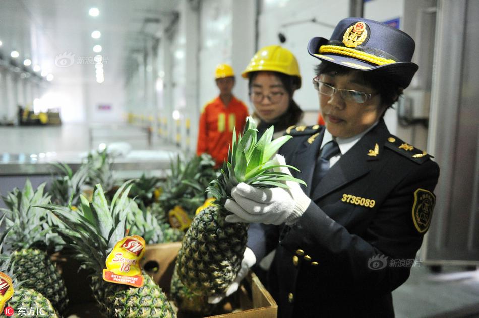 老师喂我乳还脱了小内内