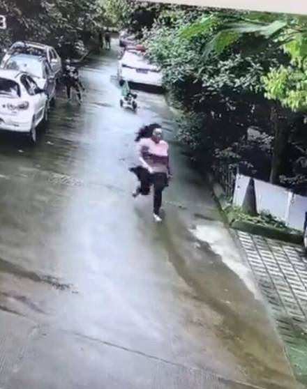 娇妻被邀上台玩多P