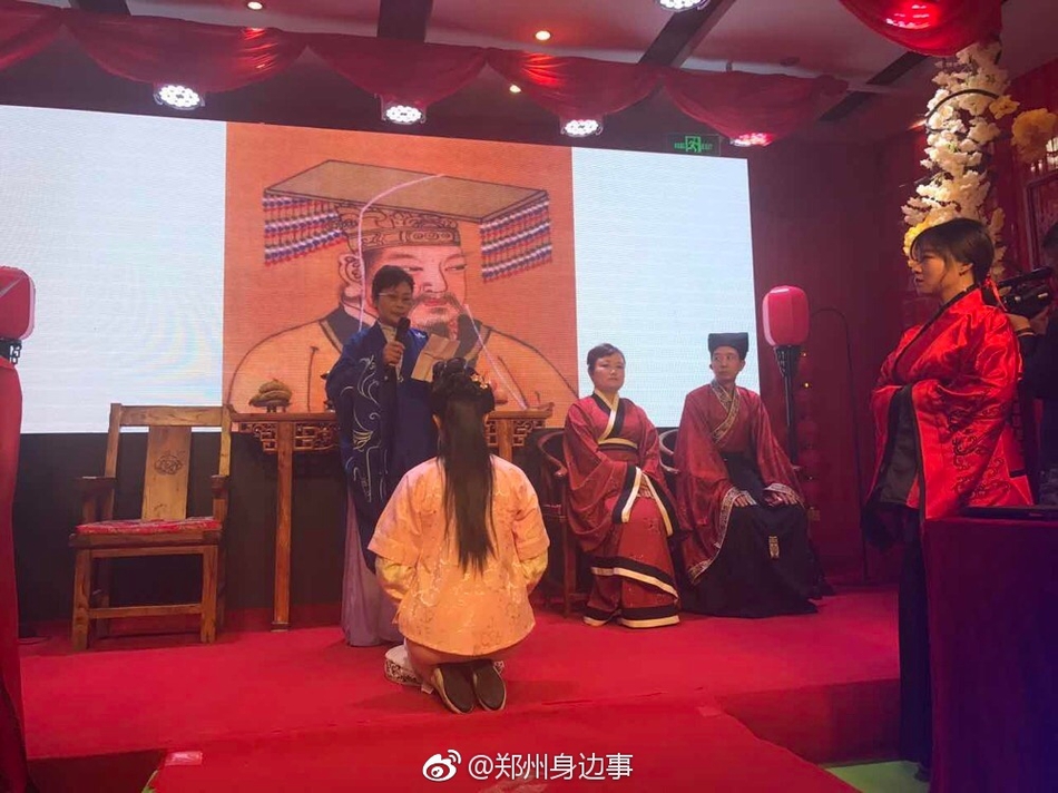 16美女偷拍秘?洗澡
