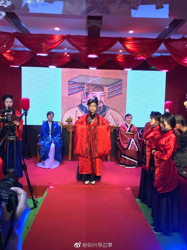 偷窥女厕美女撒尿秘 黄