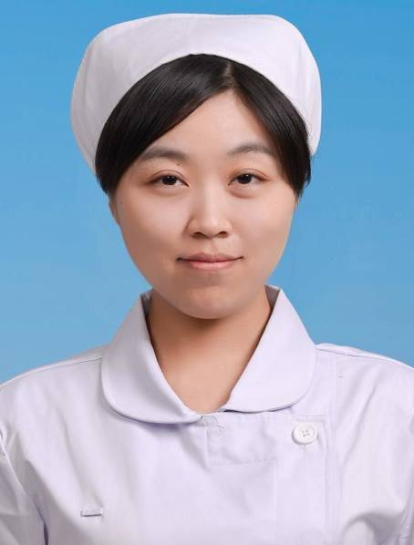接吻伸进乳罩里捏奶