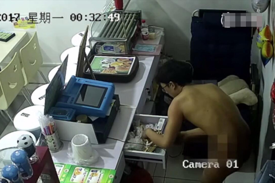 潘金莲的两对大乳