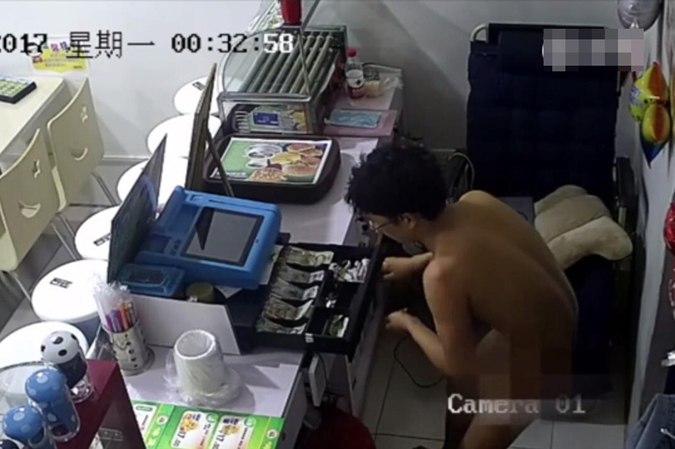线 上 观看 色情