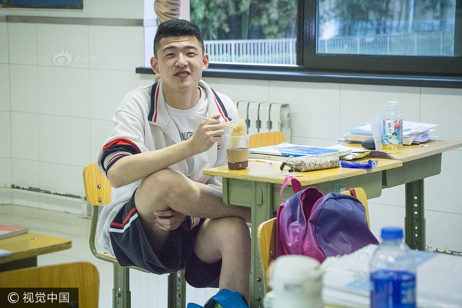 黑人双人J8与刘玥在线