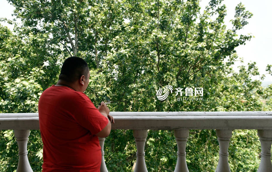 两个男生做   图片