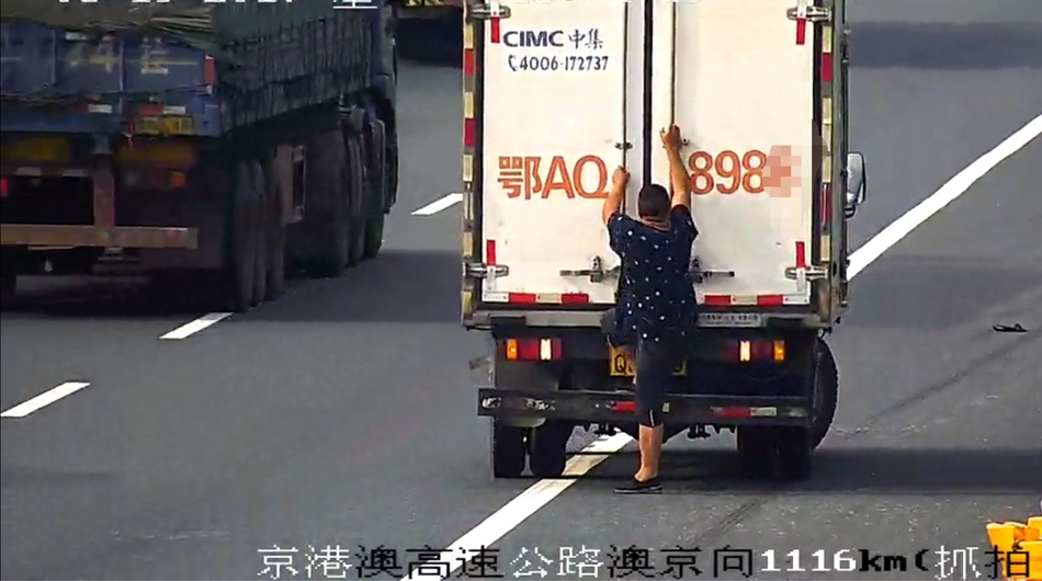 美女在家光屁屁视频