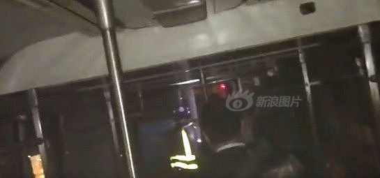 不穿內褲露出
