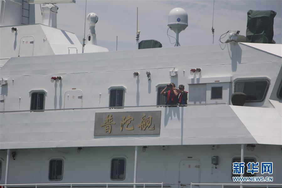 女班长让我玩 吃奶小游戏