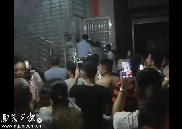 毛茸茸的逼