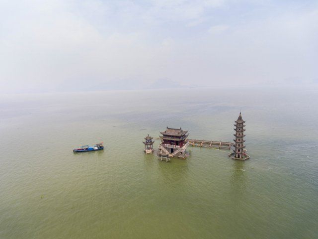 公翁吃胸 吮奶小玲