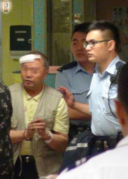 男人的 伸到 里拔萝卜