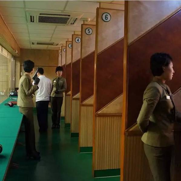 两男一女一床一添一摸