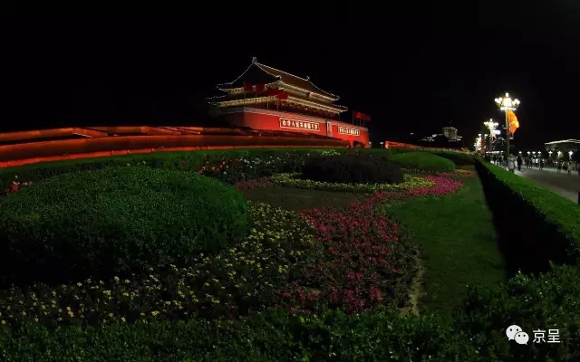 白丝校花 的隐私秘 撒尿