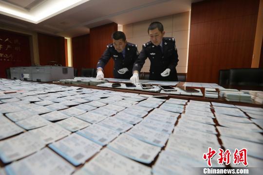 美女与剧情的误解——关于在线观看与剧情介绍