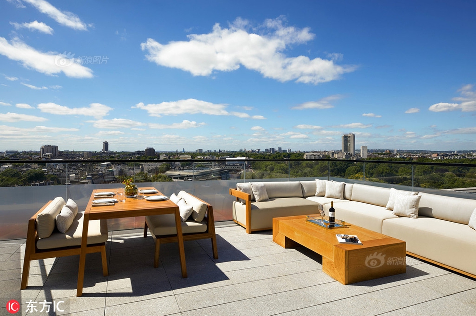 策馬奔騰，指尖上的速度與激情：深度解密「HKJC直播」為何成為香港人的生活靈魂 