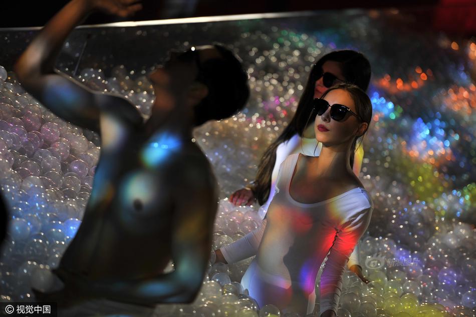 奶大屁股大水多的欧美艳星